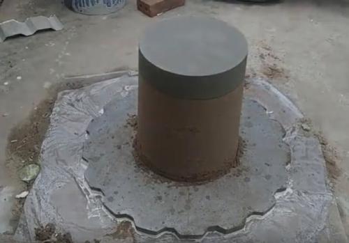 Идеи для дачи своими руками из подручных материалов. Стол с мозаикой из старой плитки