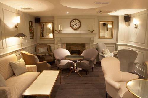 С каким цветом сочетается бежевый в интерьере. Бежевый цвет и его сочетания в интерьере