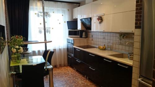 Кухня в бежевых тонах с коричневым. Сочетание бежевого с другими цветовыми решениями