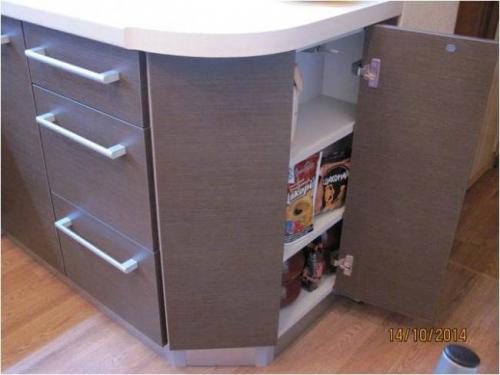 Кухня в бежевых тонах с коричневым. Сочетание бежевого с другими цветовыми решениями 24