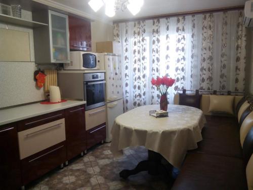 Кухня в бежевых тонах с коричневым. Сочетание бежевого с другими цветовыми решениями