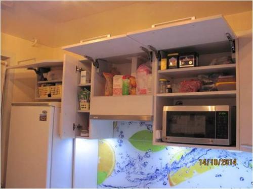 Кухня в бежевых тонах с коричневым. Сочетание бежевого с другими цветовыми решениями 25