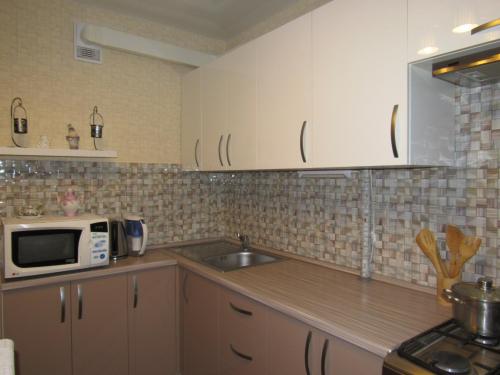 Кухня в бежевых тонах с коричневым. Сочетание бежевого с другими цветовыми решениями