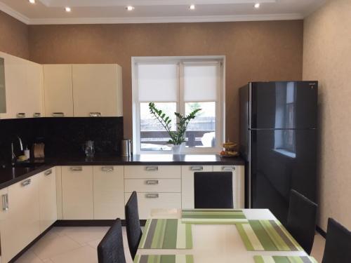 Кухня в бежевых тонах с коричневым. Сочетание бежевого с другими цветовыми решениями