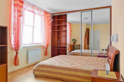 Угловая хрущевка с двумя окнами план. Однокомнатная угловая хрущевка с двумя окнами