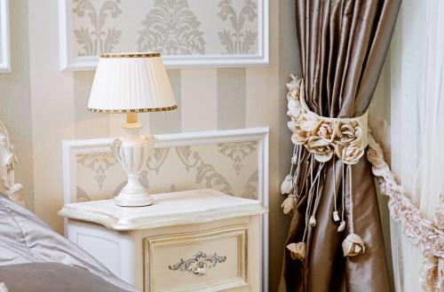 Золотисто-бежевые шторы. Бежевые шторы в интерьере — более 150 фото новинок дизайна штор 2020 года. Правила идеального сочетания бежевого цвета