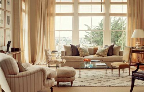 Золотисто-бежевые шторы. Бежевые шторы в интерьере — более 150 фото новинок дизайна штор 2020 года. Правила идеального сочетания бежевого цвета