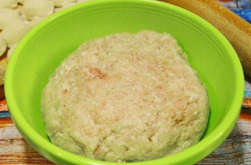 Что добавить в фарш для пельменей, чтобы он был сочным. Фарш для пельменей – 7 вкусных рецептов в домашних условиях