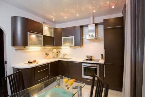 Кухня бежевая с коричневым. Кому подойдет правильный цвет капучино (коричнево-бежевый)