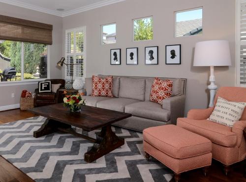 Интерьер в бежевых тонах с яркими акцентами. Популярные оттенки бежевого в интерьере