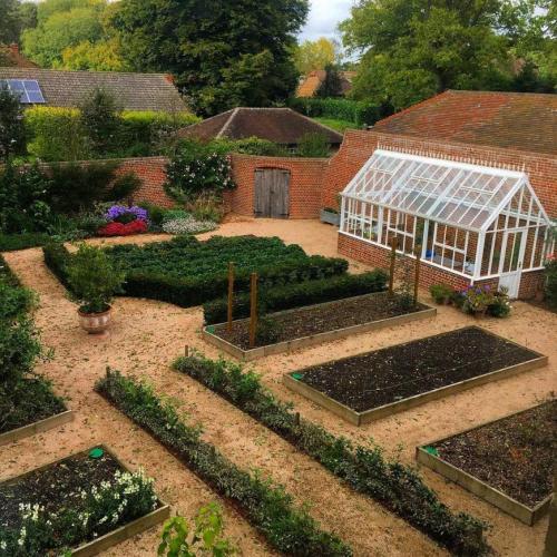 Маленький огород, как спланировать. Планировка огорода на дачном участке: готовые схемы для практичной и эффективной планировки своими руками