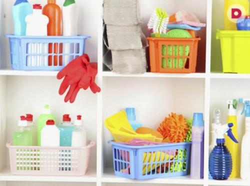 Где лучше хранить средства для уборки с закрытыми спиртовыми составами. Рекомендуем