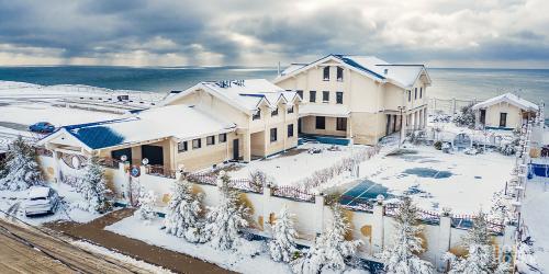 Когда лучше строить дом из бруса летом или зимой. Лето, осень, зима или весна: когда лучше строить дом из бруса естественной влажности? 01 Когда лучше строить дом из бруса летом или зимой. Лето, осень, зима или весна: когда лучше строить дом из бруса естественной влажности? 01