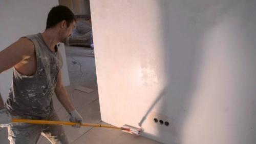 Как подготовить стены к поклейке обоев в новостройке. Подготовка стен к поклейке обоев: обязательные этапы работы и их особенности