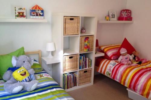 Детская комната для двоих разнополых детей школьников. Дизайн детской комнаты для разнополых детей (90 фото)