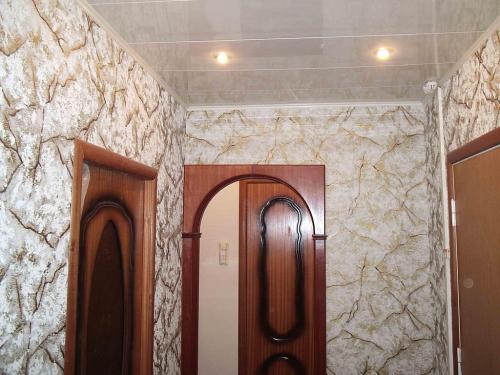 Преимущества отказа от обоев в прихожей: как сэкономить время и деньги 10