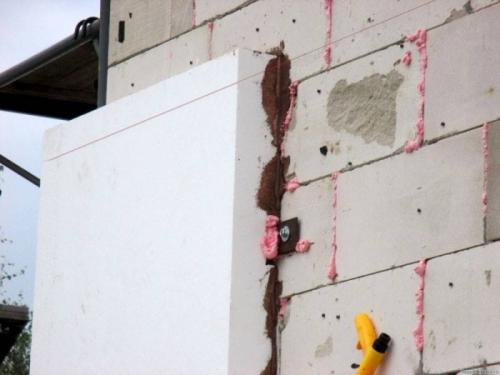 Можно ли газоблок утеплять пенопластом и обкладывать.. Стоит ли утеплять