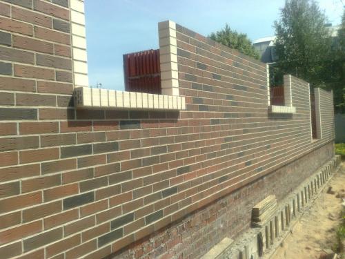 Облицовка старого дома кирпичом. Как обложить дом кирпичом