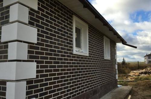 Как обложить дом из пенобетона кирпичом. Особенности облицовки пеноблоков 06 Как обложить дом из пенобетона кирпичом. Особенности облицовки пеноблоков 06
