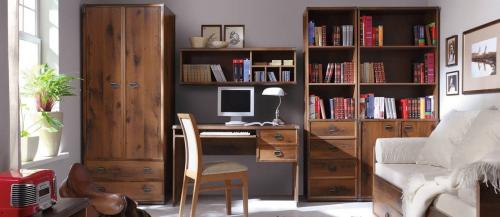 Какие виды мебели наиболее необходимы для маленького кабинета. №2. Стол для домашнего кабинета – основа основ