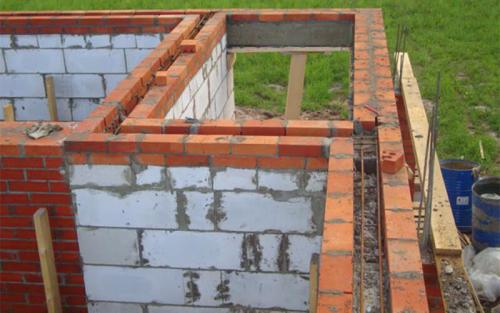 Стена из газобетона и кирпича. Газобетон плюс кирпич: как сочетать материалы