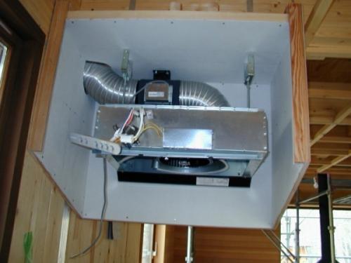 Как установить вытяжку над газовой плитой если мешает газовая труба. Монтаж вытяжки в шкафу над варочной поверхностью