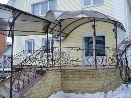 Крытый двор в частном доме своими руками. Навес во дворе частного дома из поликарбоната и других материалов (250 ФОТО ИДЕЙ) – Красивый вид, удобство и практичность