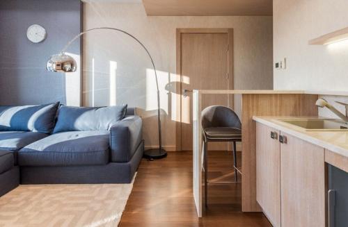 Как использовать освещение для зонирования пространства. Как разделить гостиную и кухню без перегородок: зонируем пространство с помощью света