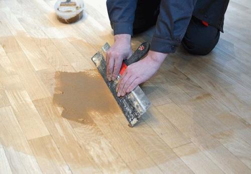 Выравнивание деревянного пола без вскрытия. Выравнивание деревянного пола: 6 способов исправить кривое положение