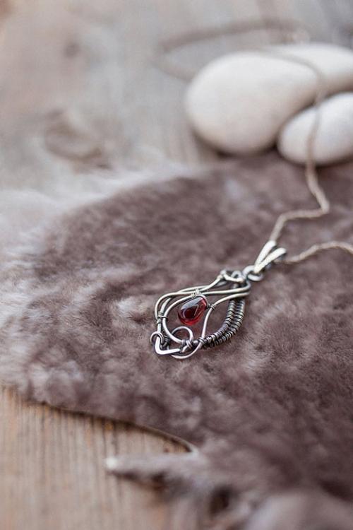 Искусственный камень гранат и его отличия от настоящего. Что такое настоящий гранат и какие свойства имеет