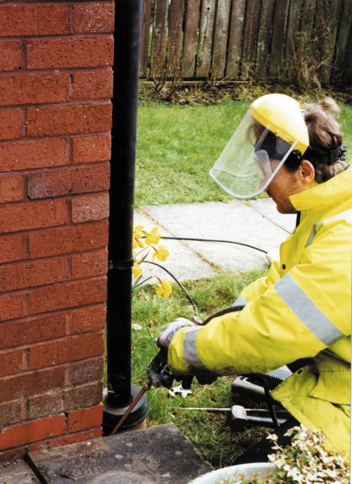 Укрепить пол в деревянном доме не разбирая. Выравнивание деревянного пола: 6 способов исправить кривое положение 04
