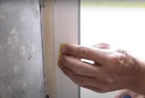 Как предотвратить появление царапин на пластиковых окнах при удалении грунтовки. 