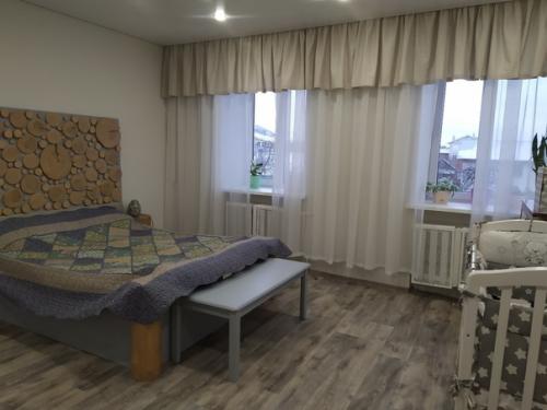 Супруг сделал подарок для меня и карапуза, кровать и колыбель. 02