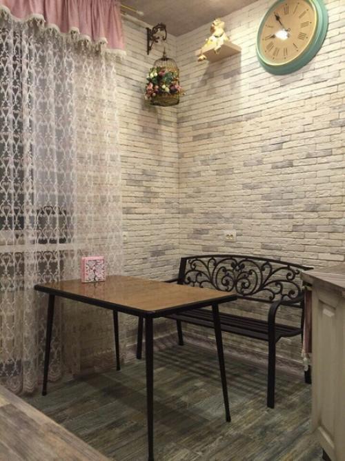 Живём вдвоём с дочкой подростком, вот решили обновить ремонт на кухне. 04