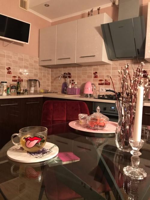 Купил себе квартиру во вторичке с готовым ремонтом, то есть заселяйся и живи.