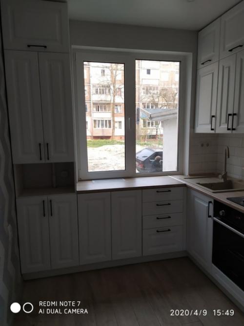 Буквально на днях нам установили кухню.