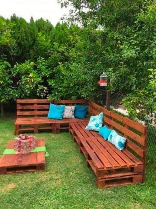 Мы представляем вам бюджетные идеи использования поддонов на даче. 01