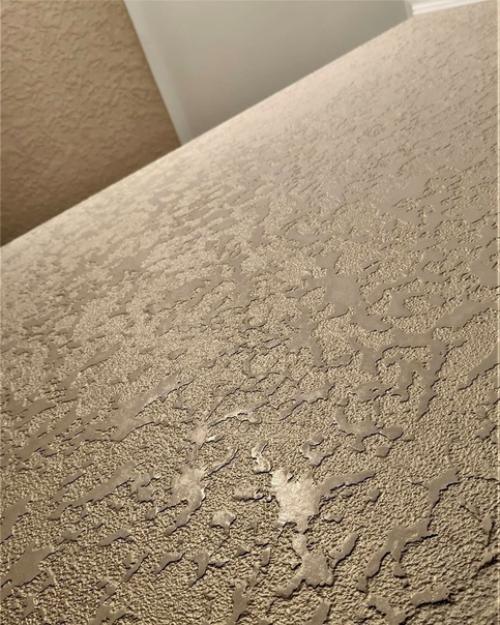 Решили сделать ремонт вместо поклейки обоев - декоративной штукатуркой. 01