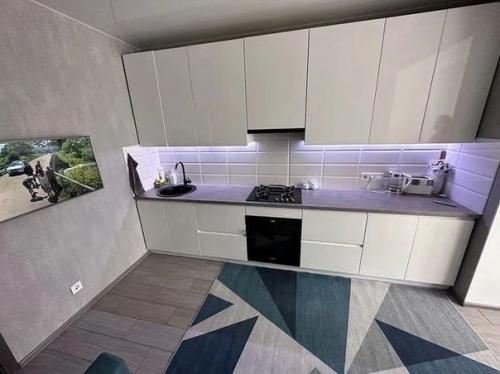 Весь ремонт в квартире был выполнен моим мужем за 14 месяцев. 01