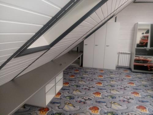 Вот так мы превратили чердак, в уютную комнату для наших сыновей.