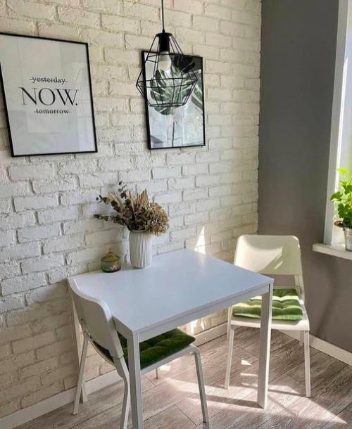 Мы представляем вам интерьер однокомнатной квартиры, который впечатляет своей простотой и красотой. 02