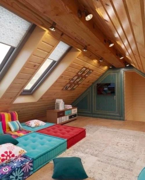 Мы представляем несколько практичных идей для организации помещения на мансардном этаже. 03