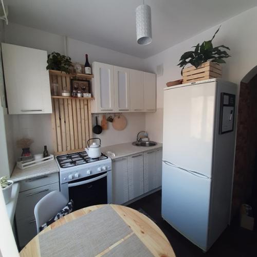 Дом хрущевка, а это моя кухня, площадь 6 квадратов.