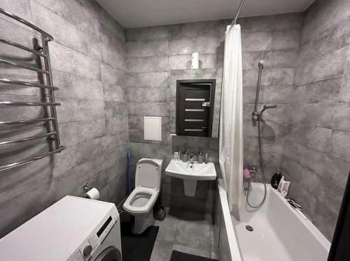 Весь ремонт в квартире был выполнен моим мужем за 14 месяцев. 08