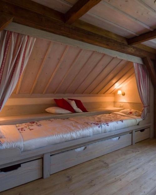 Мы представляем несколько практичных идей для организации помещения на мансардном этаже. 05