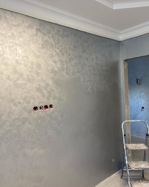 Мы решили оформить отделку квартиры жидкими обоями. 01