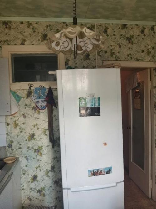 Мы посчитали, что пора бы обновить кухню в квартире бабушки, а то без слез не взглянешь. 02