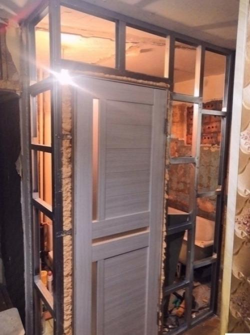 Так получилось, что пришлось в нашей новой квартире заново делать ванную комнату. 01