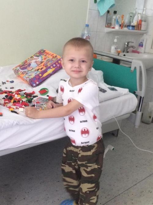 Даже тонны фруктов и килограммы черной икры не заменят специального питания, жизненно необходимого для Артёма.