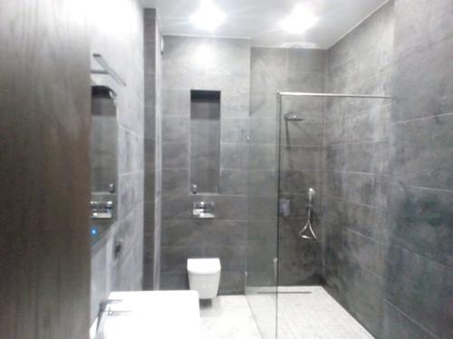 Так мы у себя в квартире санузел оформили. 02